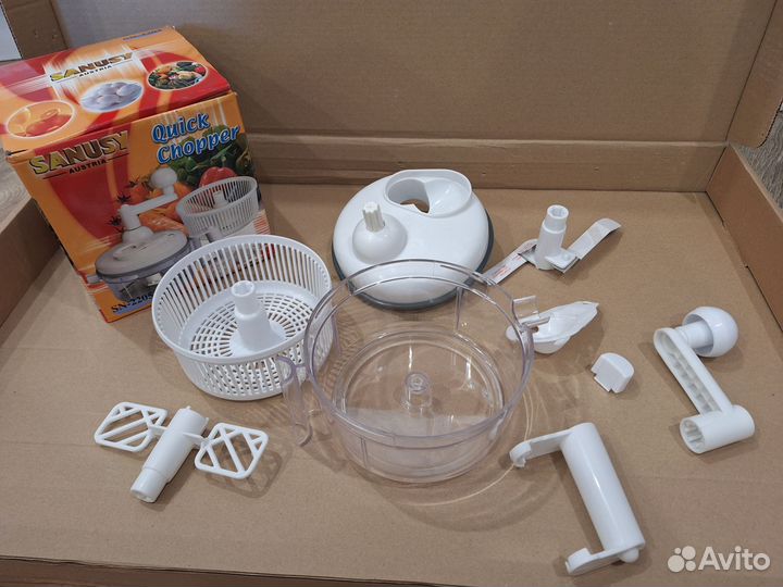 Механический кухонный комбайн