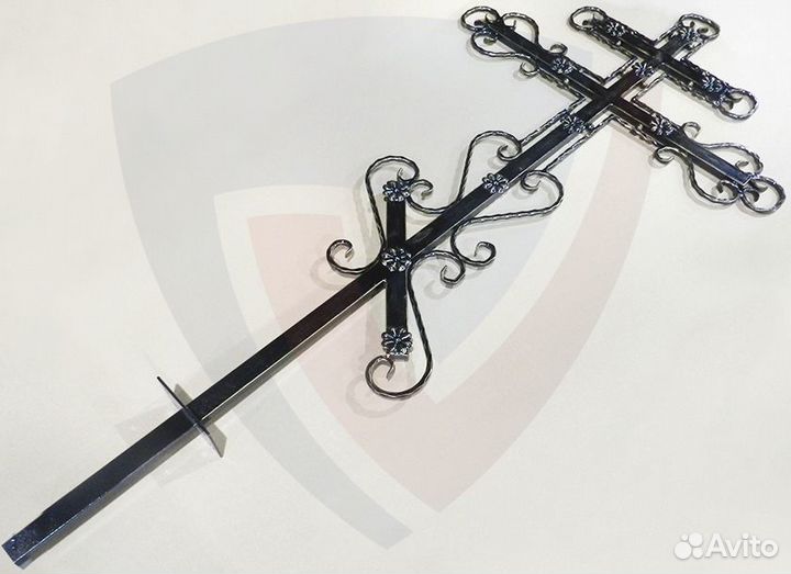 Оградки на кладбище, уголки, скамья, крест, столик