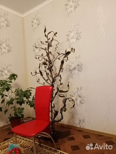 Продаётся декоративная, кованная вешалка