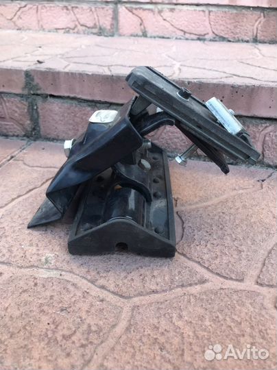 Опоры Amos для багажника на alphard