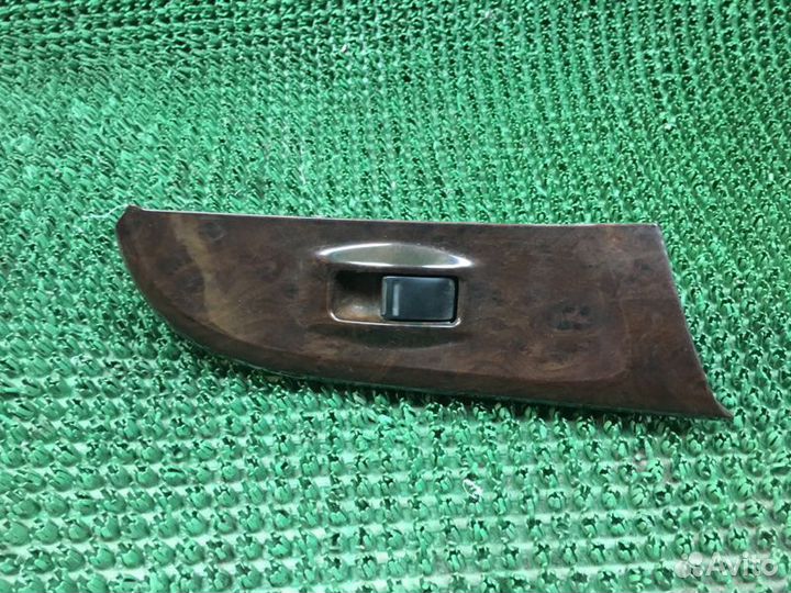 Кнопка управления стеклоподъемником передняя