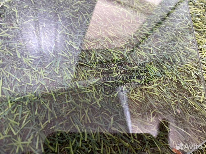 Стекло дверное переднее левое Volkswagen Polo