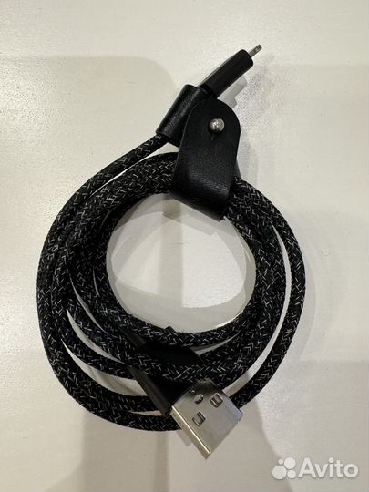 Кабель на iPhone Native Union