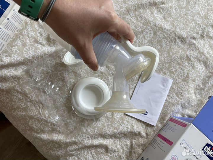 Молокоотсос ручной chicco + баночки avent