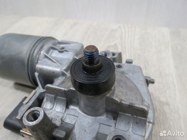 Моторчик стеклоочистителя передний Audi Q7 4M