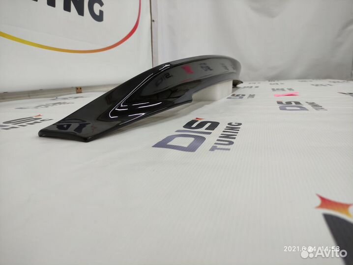 Спойлер под стекло Land Cruiser 200 Black 2016+