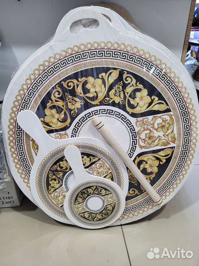 Набор деревянных досок со скалкой