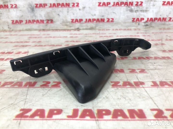 Крепление бампера переднее правое Toyota Estima