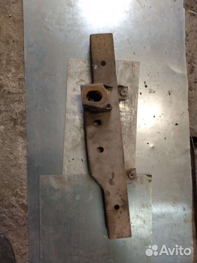 Ssangyong kyron балка коробки передач