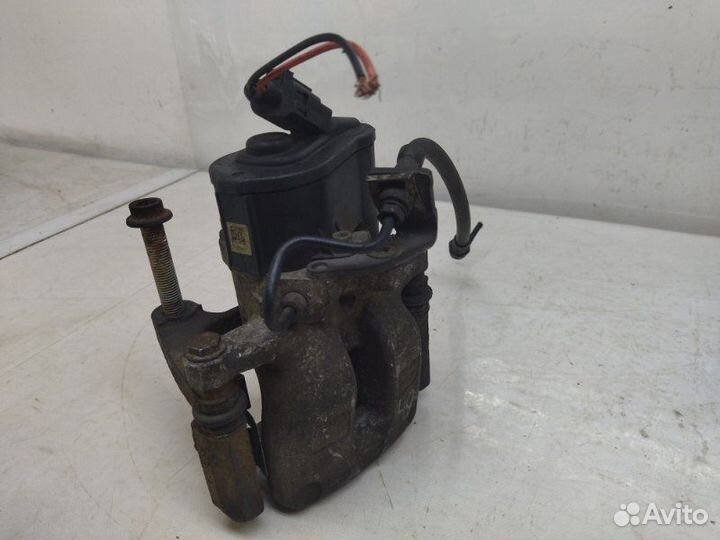 Суппорт задний левый Volkswagen Passat B6 2.0 2008