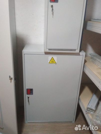 Шкаф для двух газовых баллонов металлический