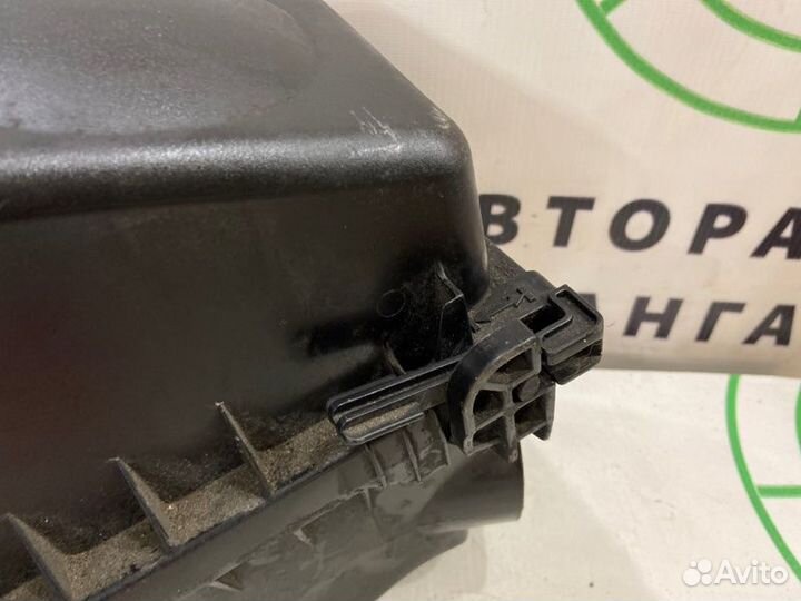 Корпус воздушного фильтра Toyota Avensis T25 1zzfe