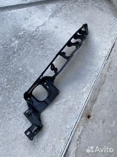 Крепление переднего крыла