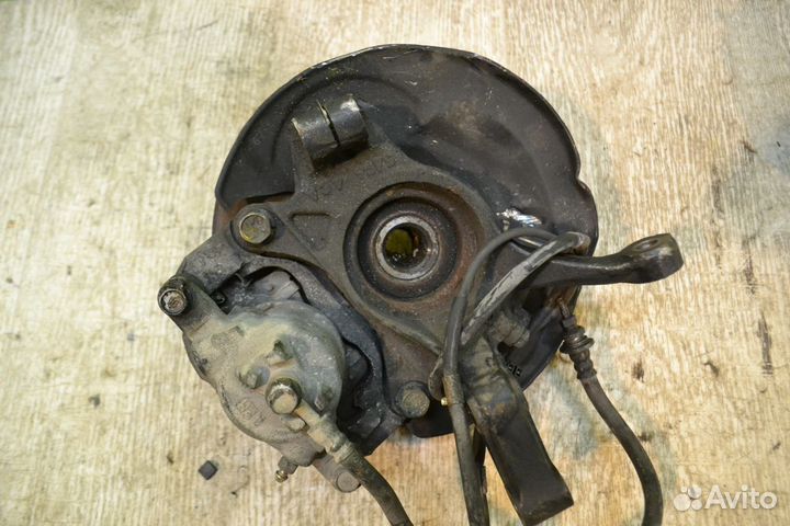 Кулак поворотный передний Сузуки Лиана 2001-2007