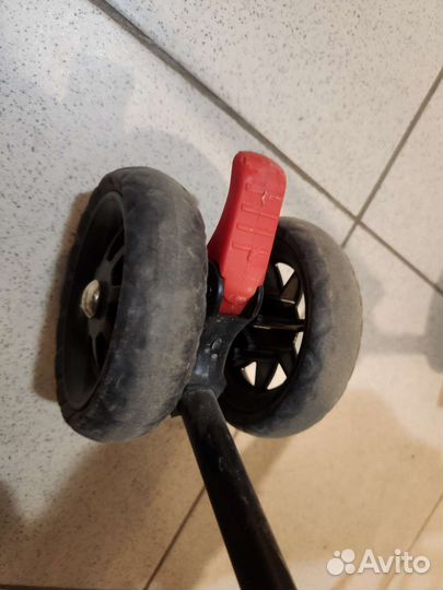 Прогулочная коляска трость