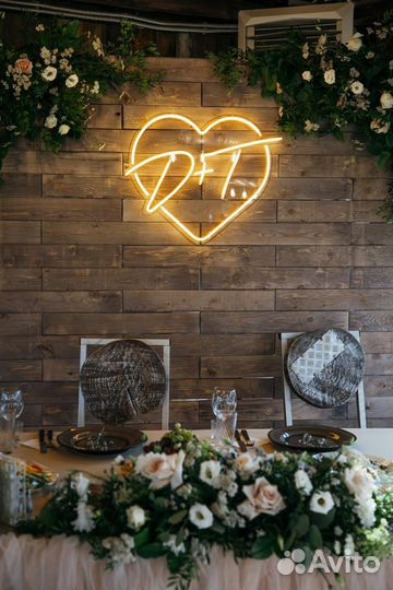 Неоновая вывеска аренда