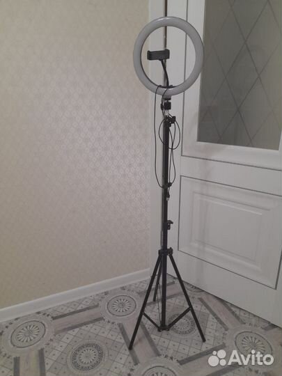 Кольцевая лампа со штативом