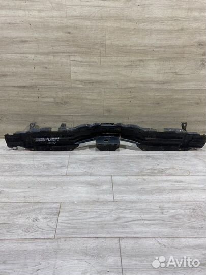 Усилитель заднего бампера Mitsubishi Pajero 4