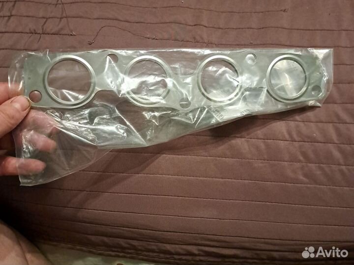 Прокладка выпускного коллектора Mazda PE1713460