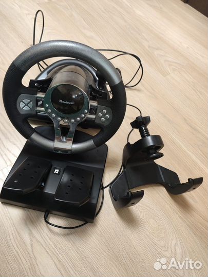 Игровой руль с педалями