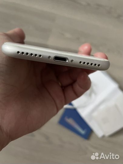 iPhone 8, 64 ГБ