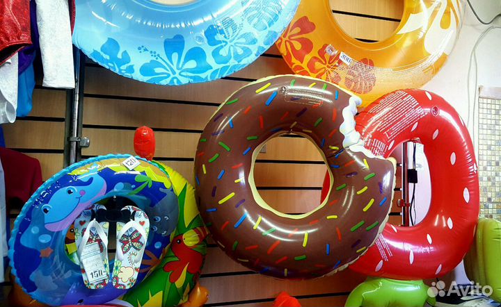 Надувные круги и матрасы для плавания