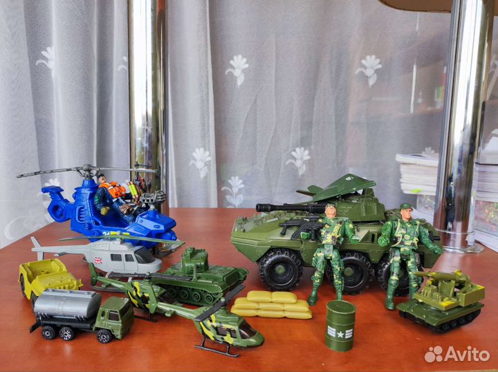 Игрушки пакетом (военная техника)