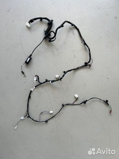 Проводка крышка багажника Geely Atlas
