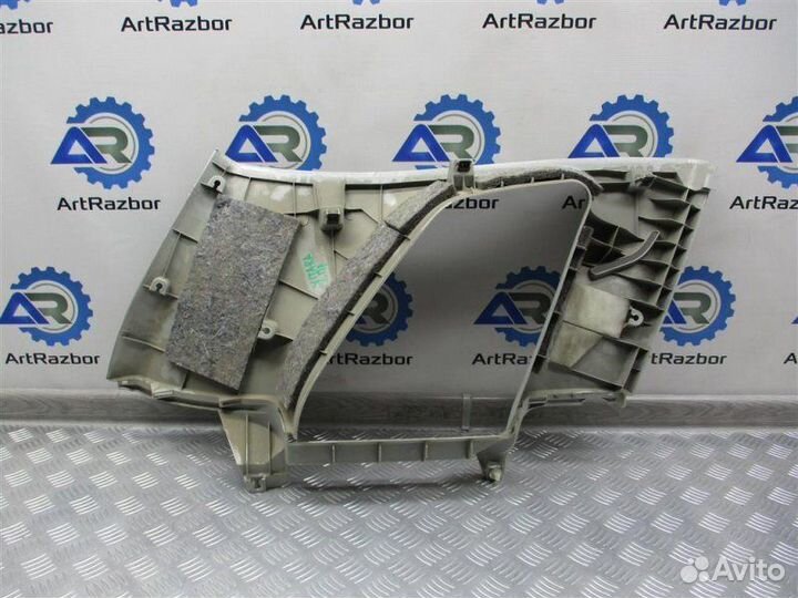 Обшивка задней стойки правой Suzuki Grand Vitara