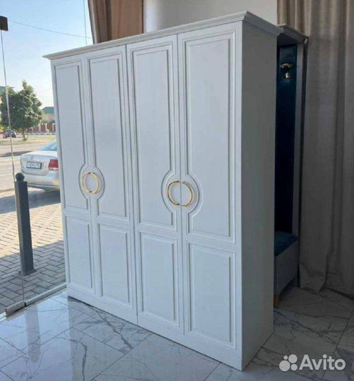 Шкаф белый