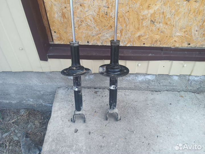 Задние амортизаторы