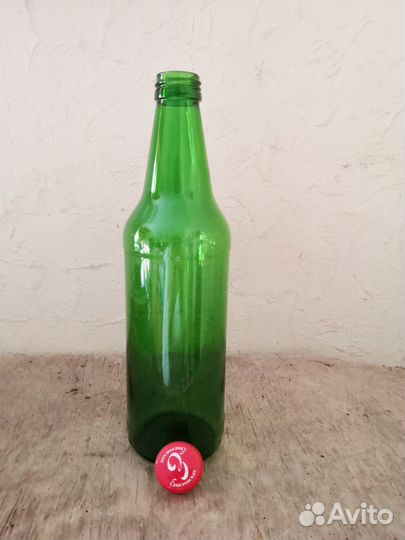 Бутылка зеленое стекло с красной крышкой