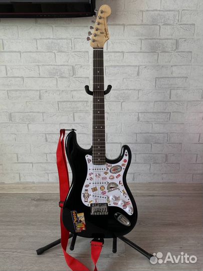 Электрогитара черная Fender Squier Stratocaster