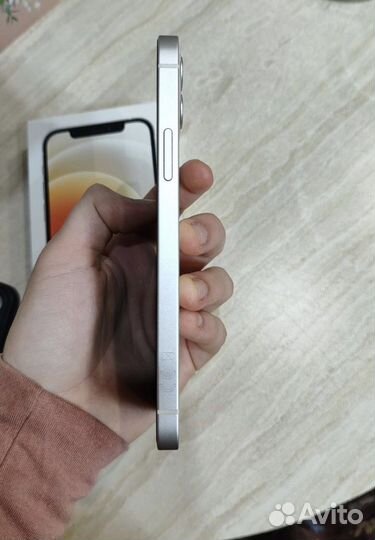 iPhone 12, 64 ГБ