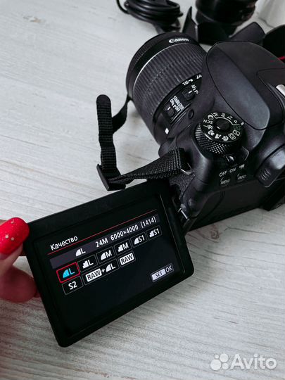 Canon EOS 77D kit 18-55 + tamron 18-200