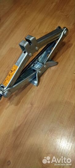 Домкрат винтовой