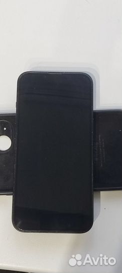 Телефон iPhone 13