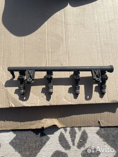 Топливная рампа с фарсунками Renault Logan