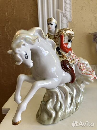Статуэтка Иван царевич и жар птица. лзфи