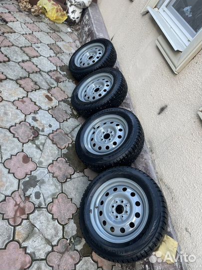 Новые калеса Nokian Tyres 176/65R14