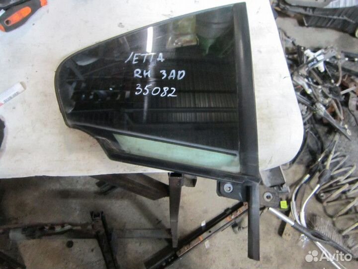 Стекло двери задней правой (форточка) VW Jetta 201