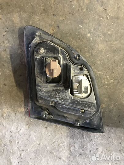 Фонарь задний внутренний Nissan Maxima A33