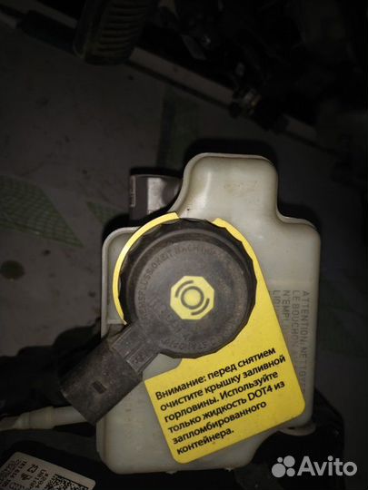 Главный тормозной цилиндр Skoda Yeti 1.4 2014