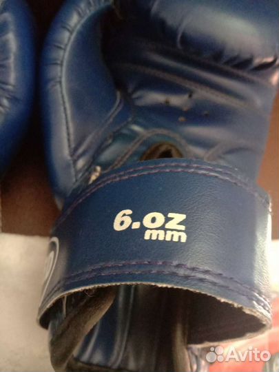 Боксерские перчатки 6 унций+Лапа