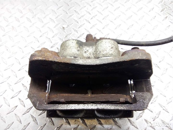 Суппорт передний правый Honda Pilot 2