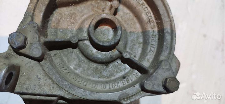 Помпа Mercedes-Benz E320