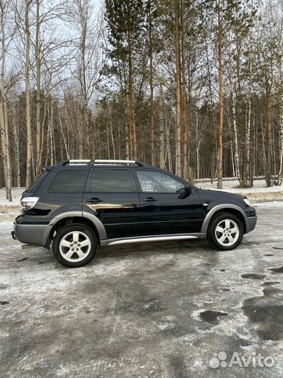Mitsubishi Outlander 2.4 AT, 2004, 265 000 км
