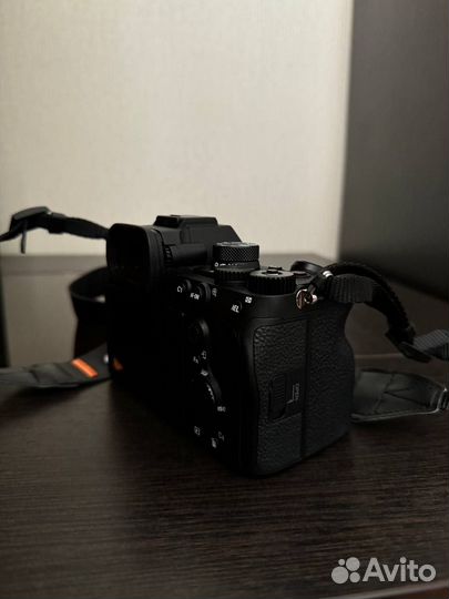Беззеркальная фотокамера Sony A7IV и Sony 24-50 f