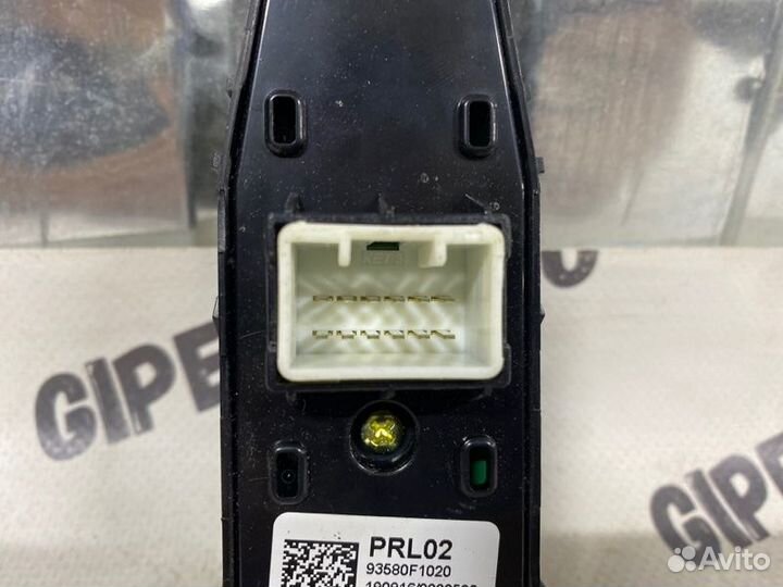 Кнопка стеклоподъемника задняя левая Kia Sportage