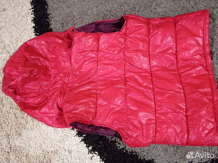 Жилетка женская утепленная с капюшоном